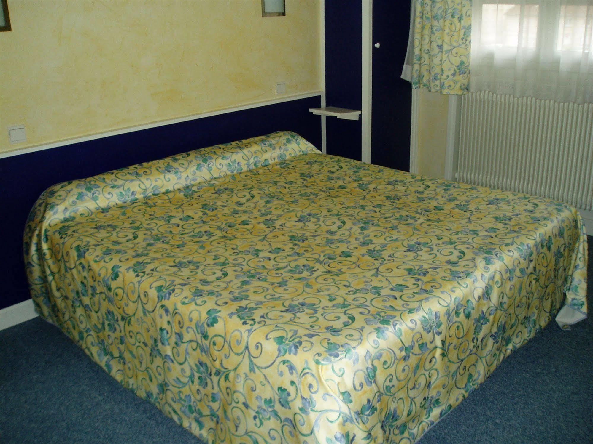 La Poste Hotell Vitry-le-François Exteriör bild